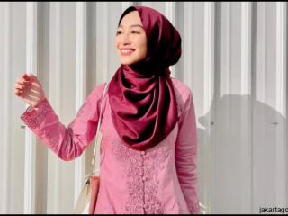 Memadukan Kebaya Pink dengan Jilbab: Warna Paling Menawan!